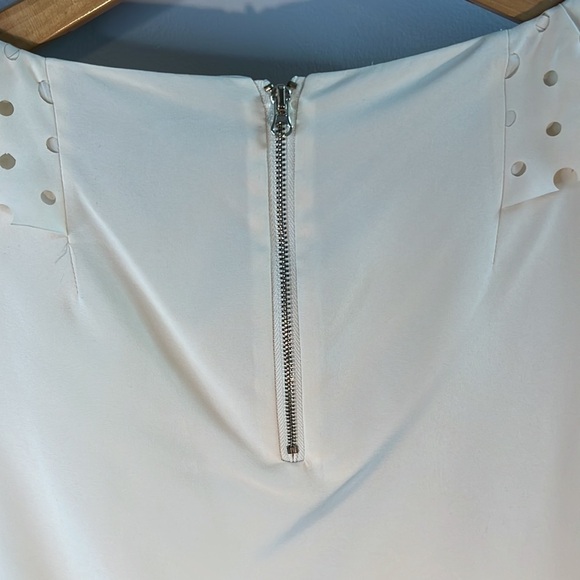 LILY 3/4 Sleeve Blouse with Ruffled and Pleated Shoulder Details Size L - Picture 8 of 11